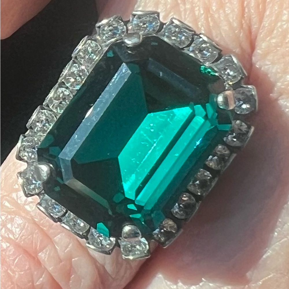 Sabika ring fits sizes 6-9